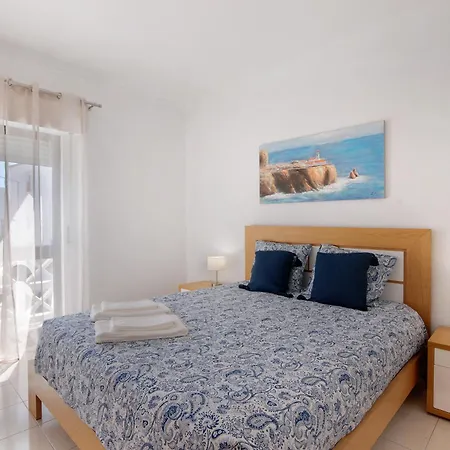 Center Apartment *
